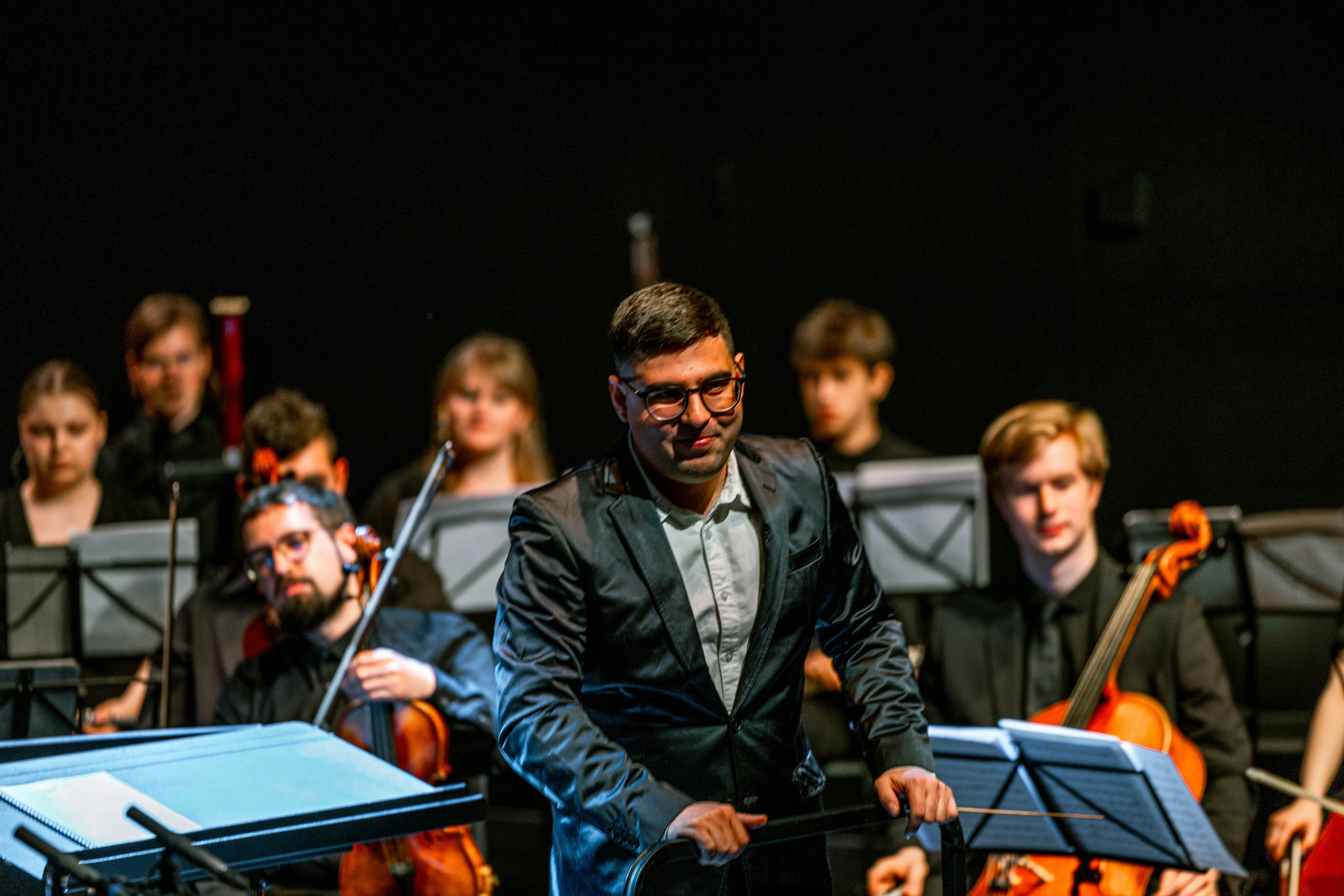Eladio Aguilar conducting