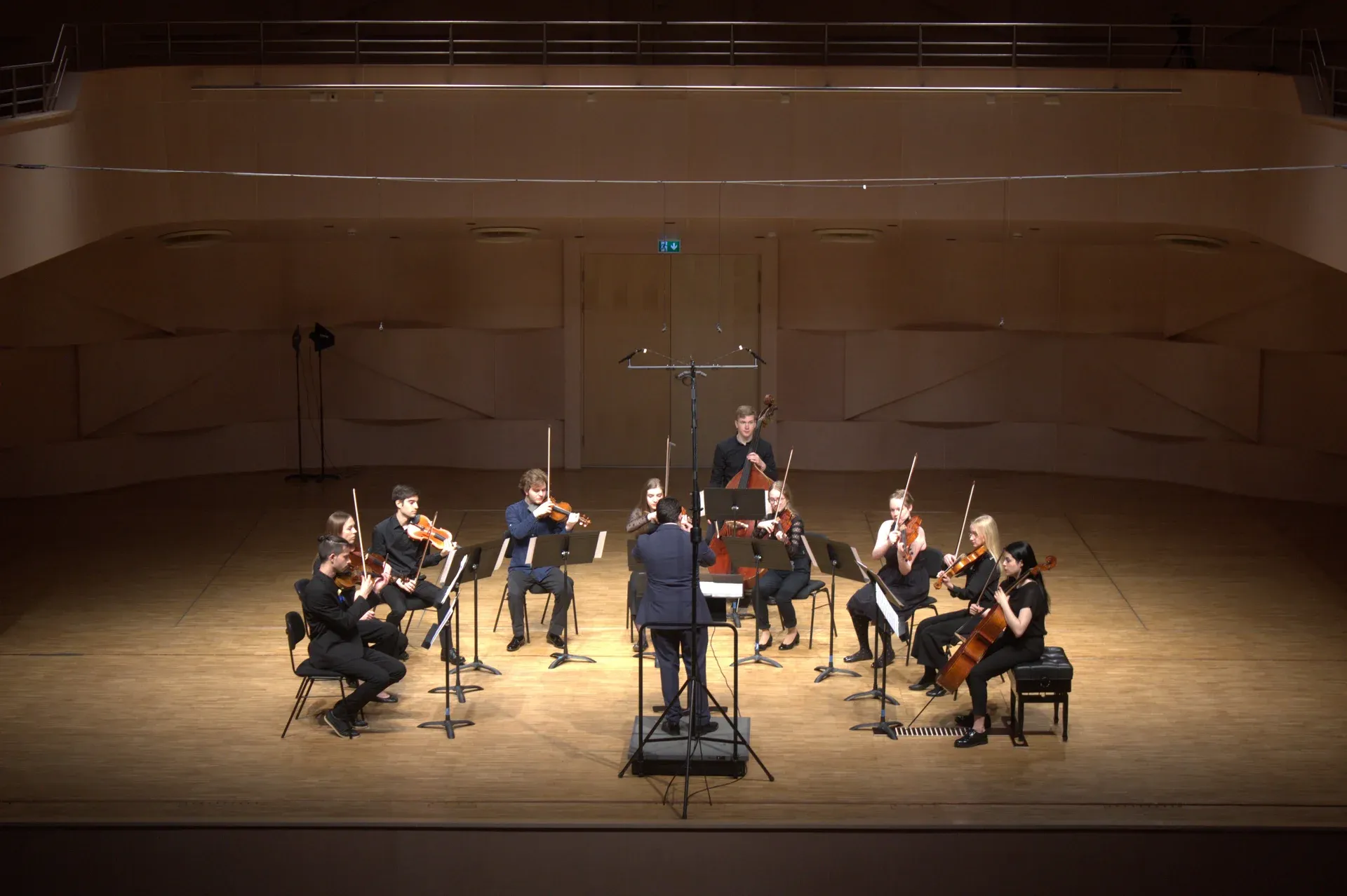 Eladio Aguilar conducting